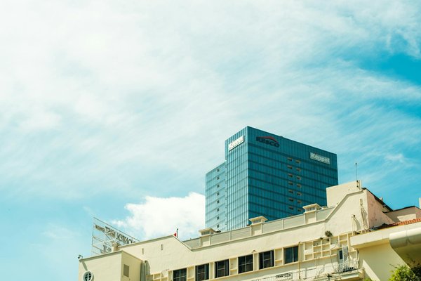 Plongez dans l'univers des 10 incontournables chefs-d'œuvre de la littérature française à ne pas manquer !