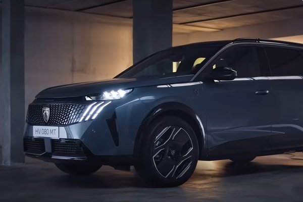 La musique emblématique de la pub du peugeot e-5008